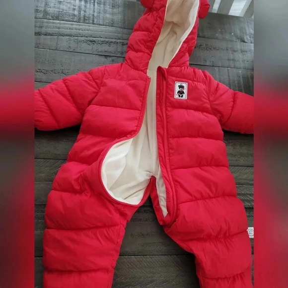 Red bear infant Snowsuit 6-9 months - Picture 9 of 13